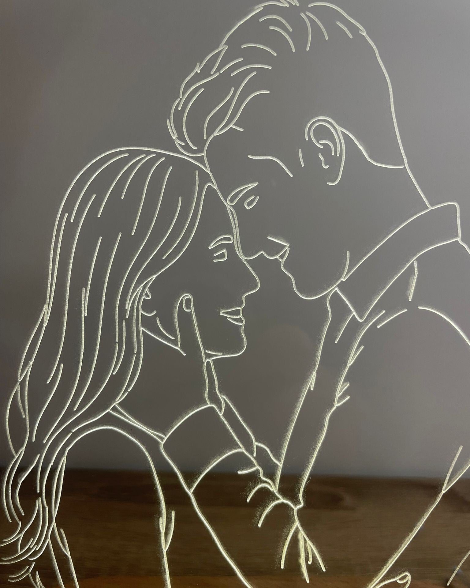 AuraLine™ — Line-Art Lampe